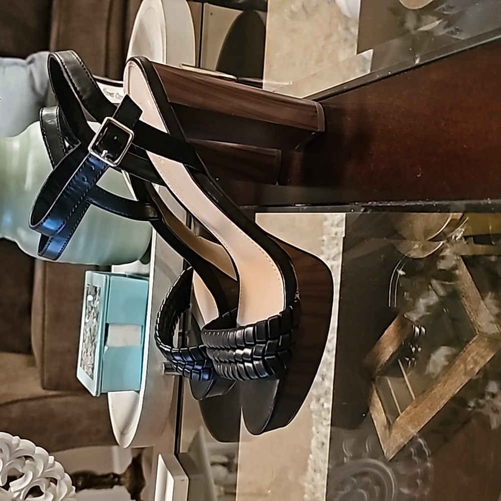Heels - Picture 3 of 7